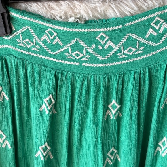 En Creme Green A-Line Skirt  and matching crop top with White Patterns - Picture 5 of 12